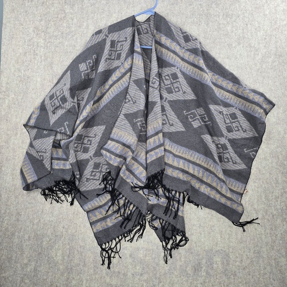 100% Acrylic Women’s Poncho Gray & Beige Diamond Patterned Loose Fit Fringe Trim